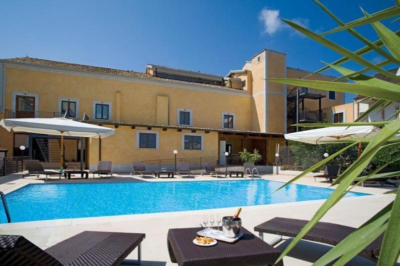 Hotel Palazzo Marzano Briatico Bagian luar foto