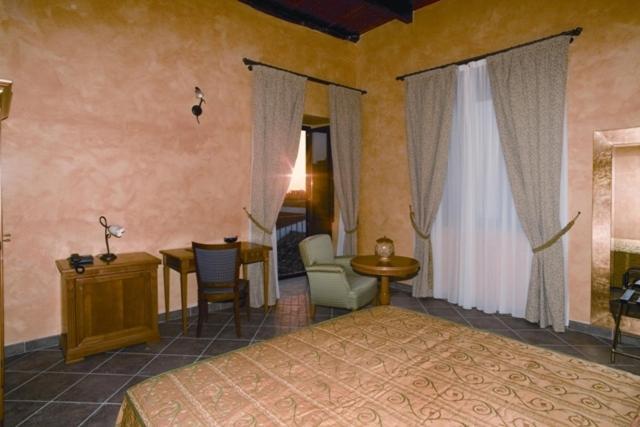 Hotel Palazzo Marzano Briatico Ruang foto